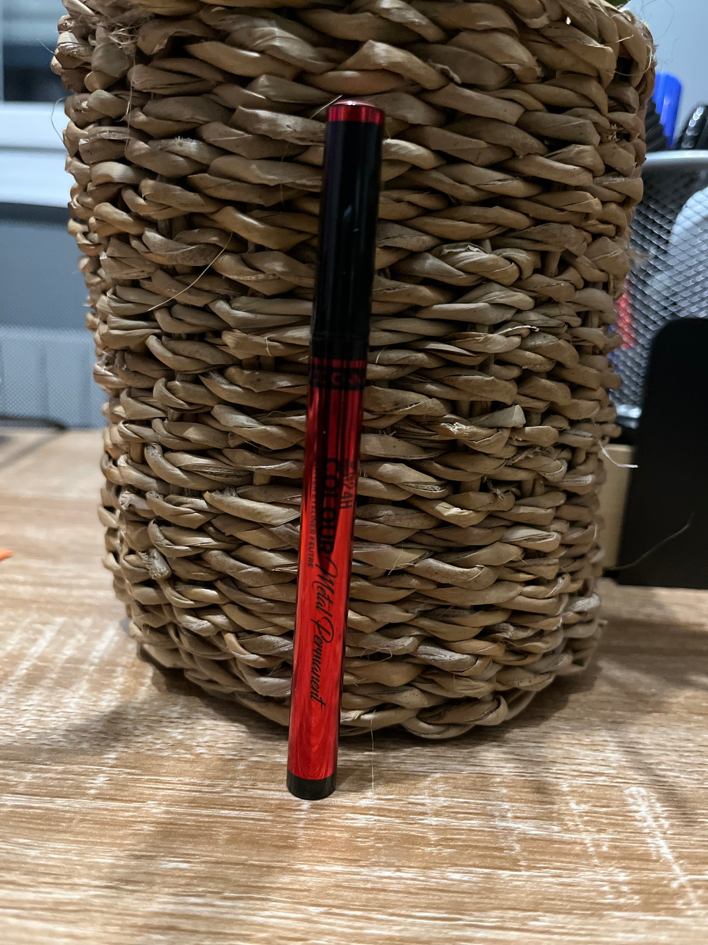 Eye-liner métallisé rouge