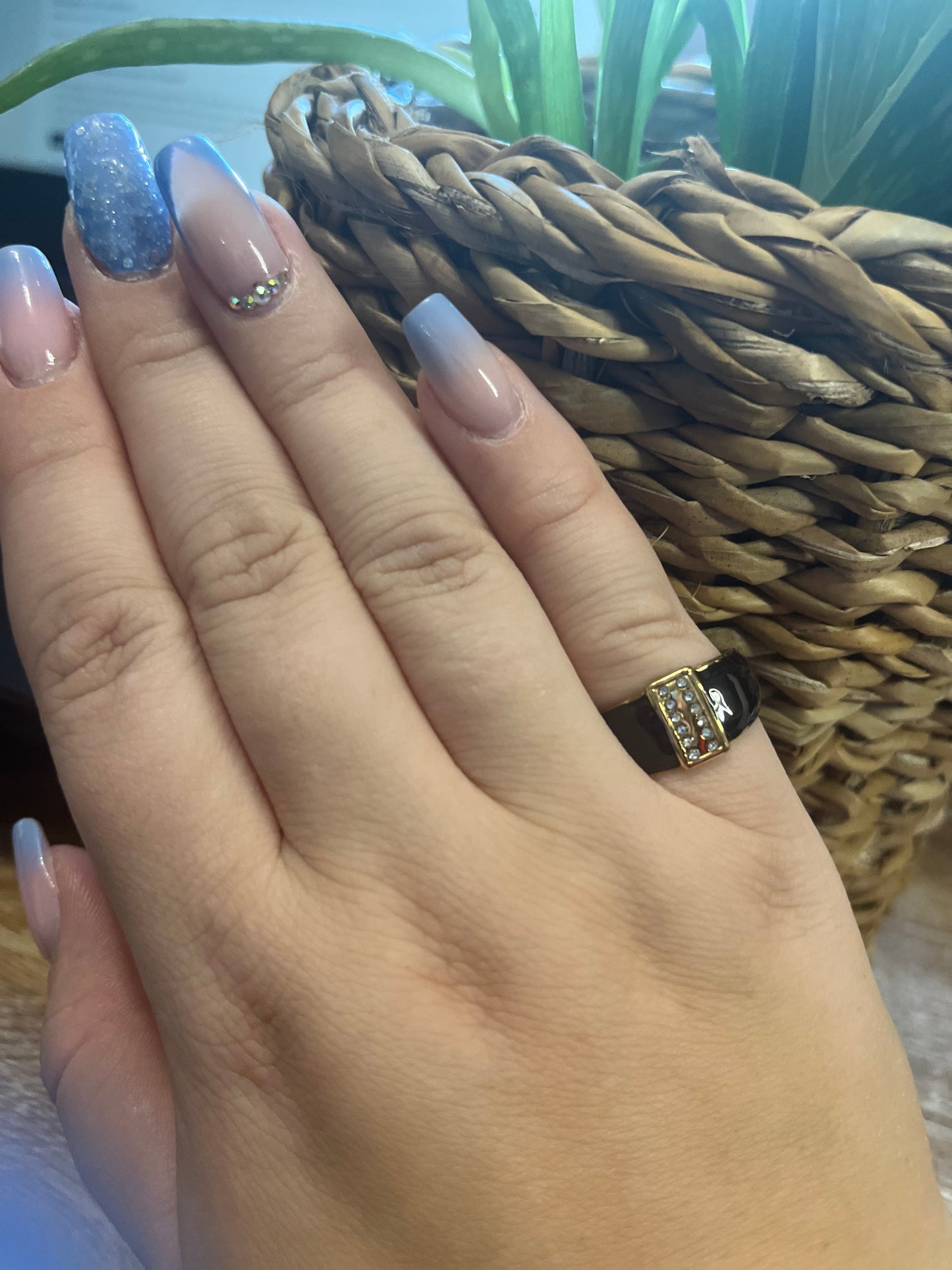 Bague Noir carré strass