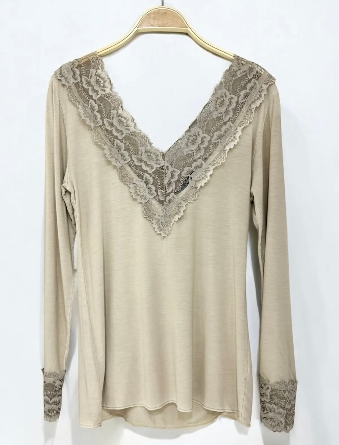 Haut dentelle beige