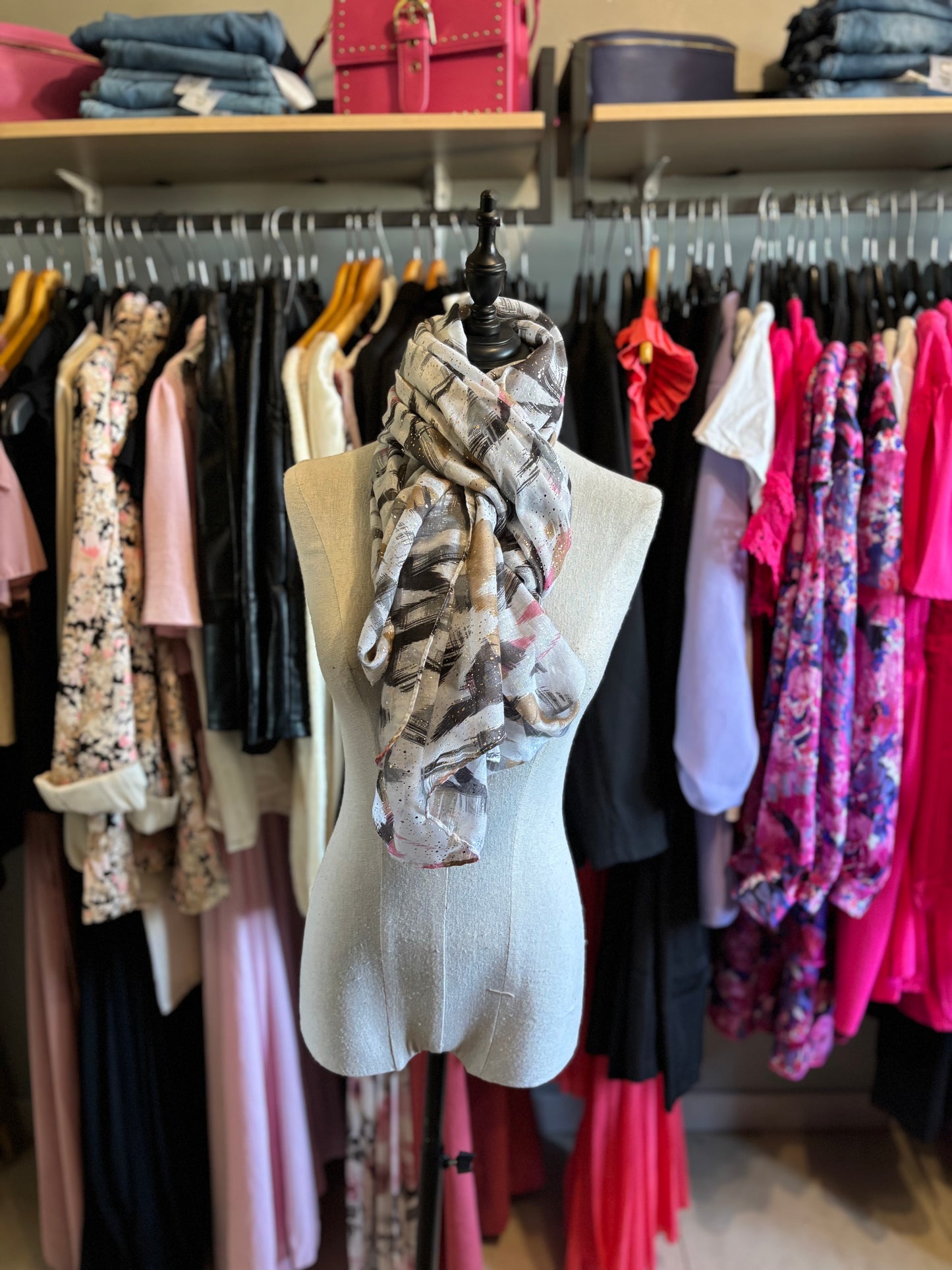 Foulard noir et rose