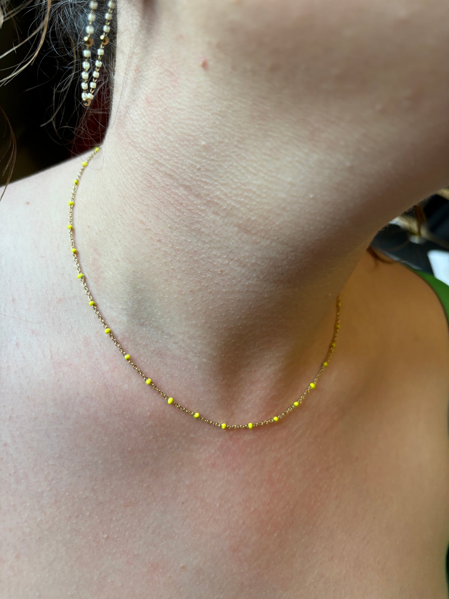 Collier jaune