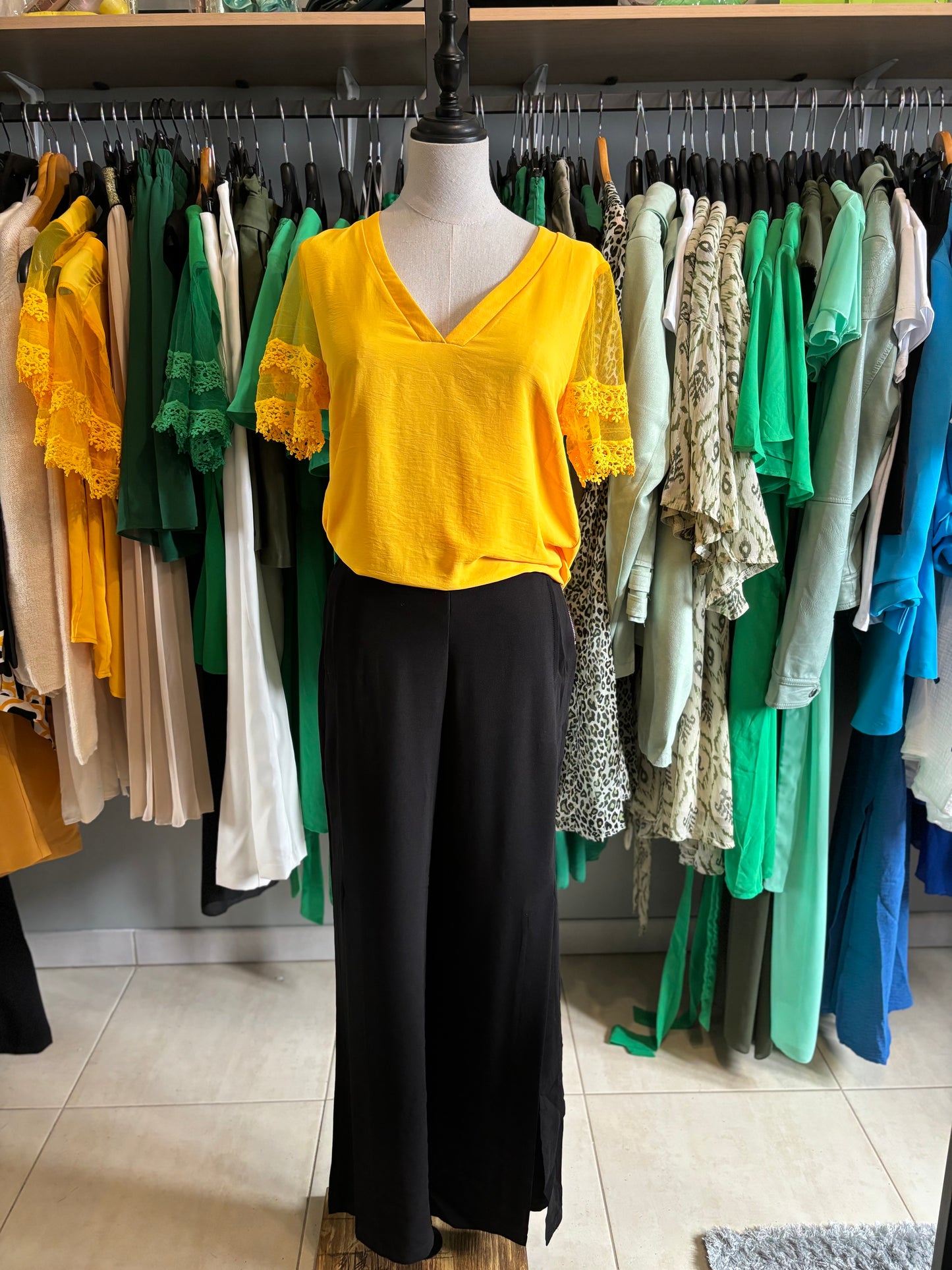 Pantalon noir fluide ouvert