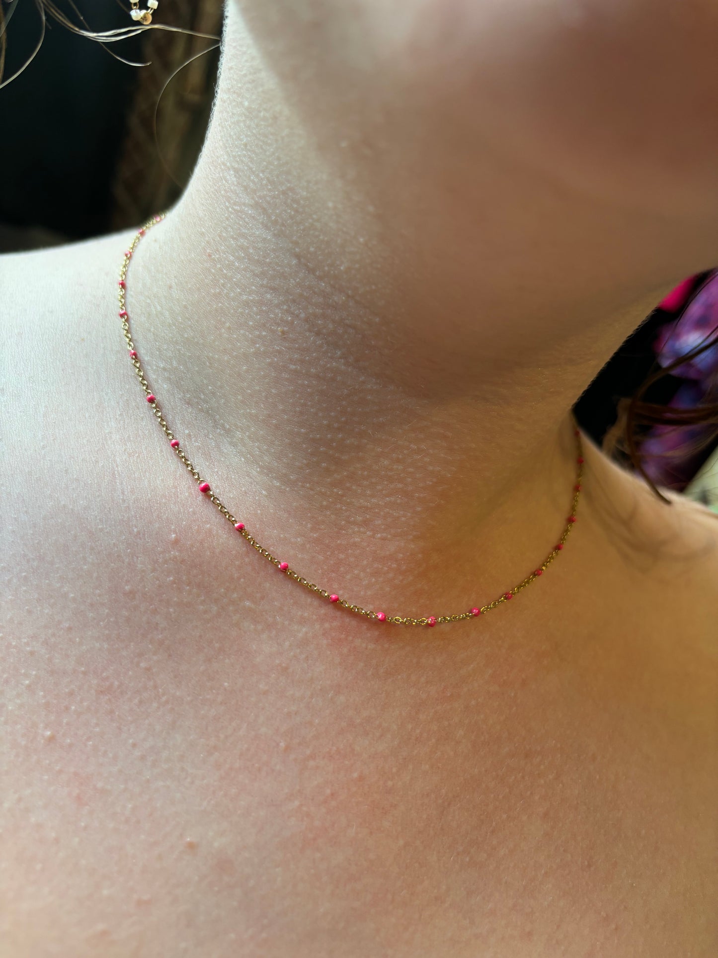 Collier rose fushia