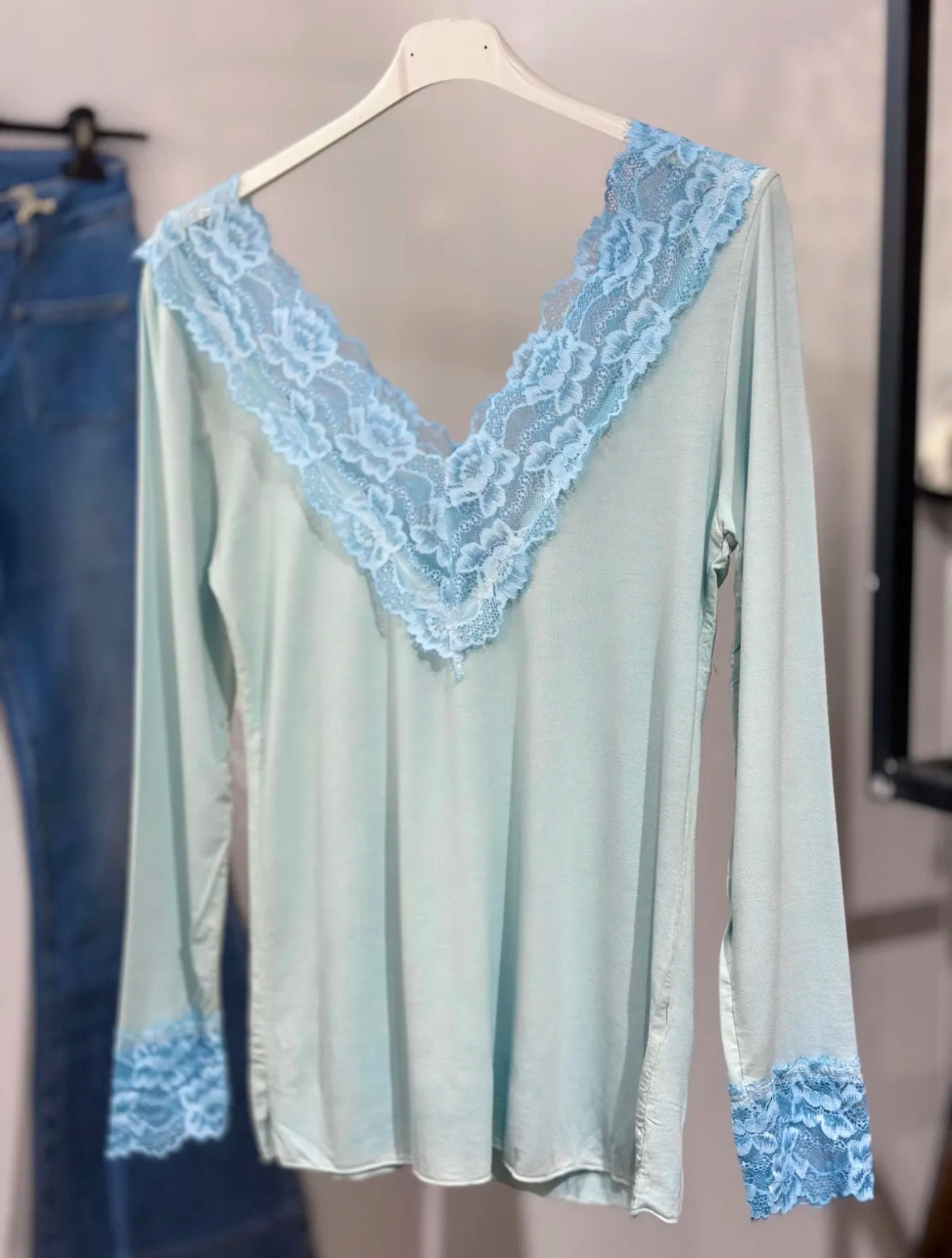 Haut dentelle bleu