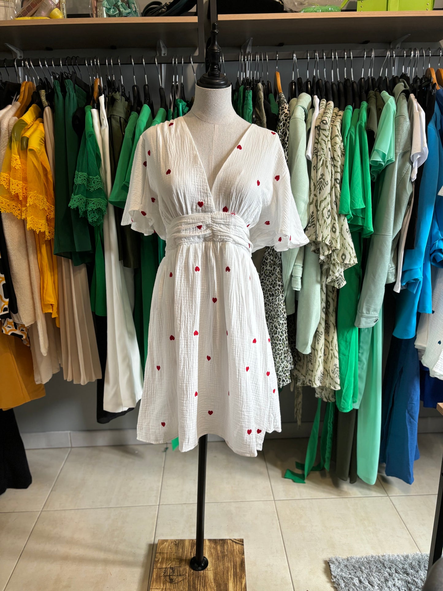 Robe blanche cœur rouge