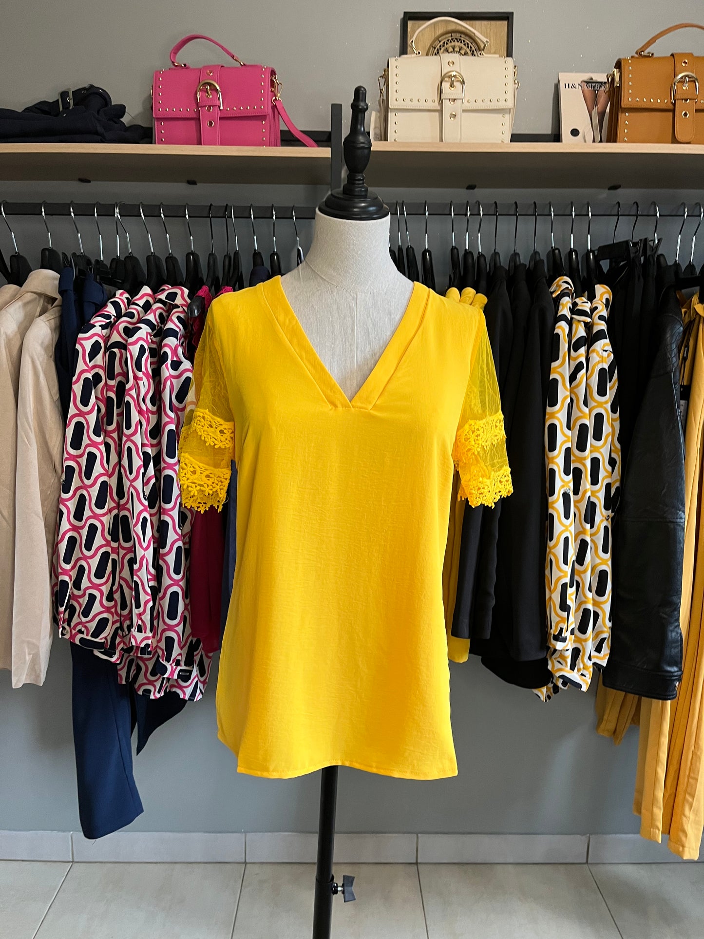 Haut manches dentelle