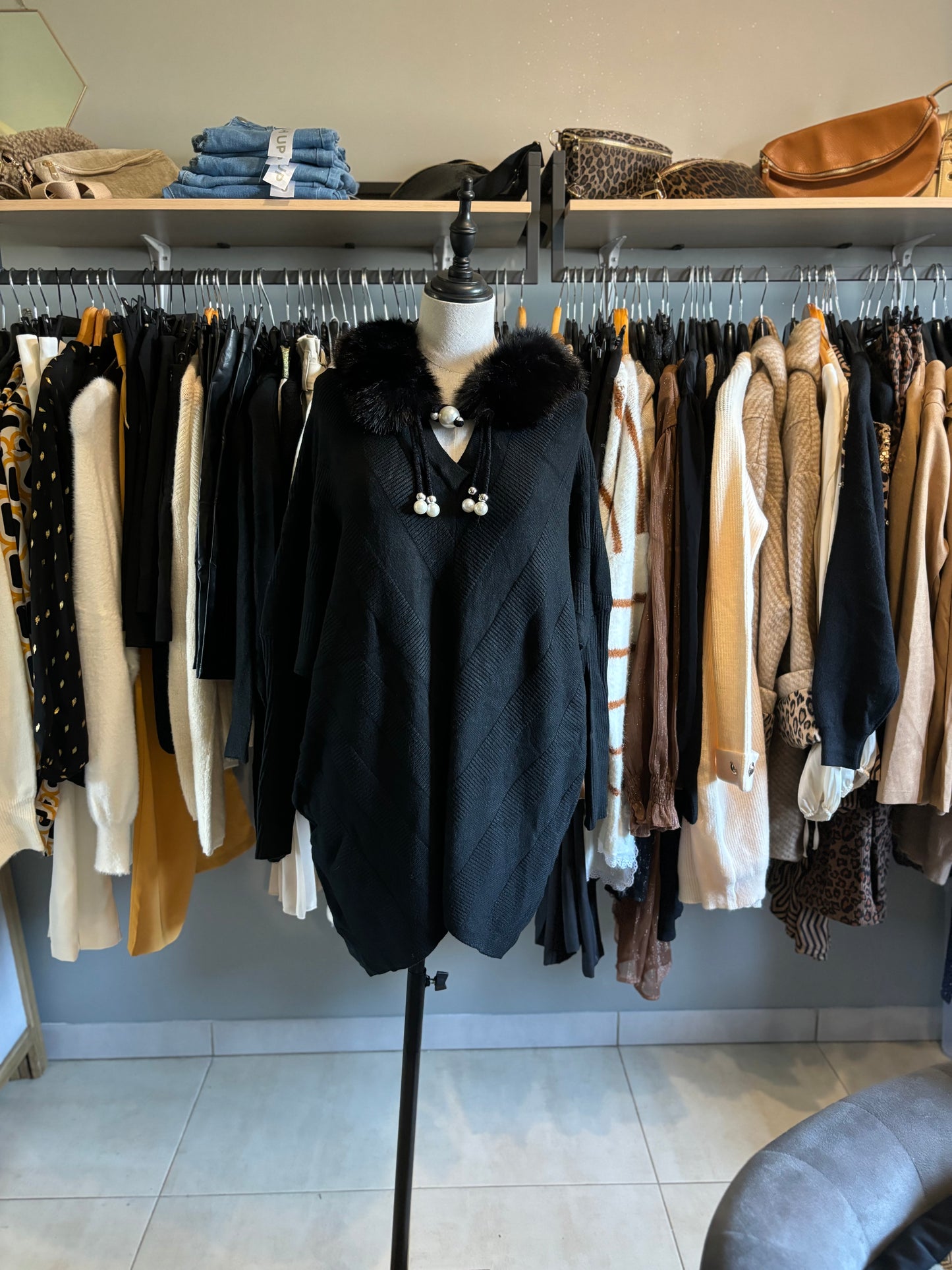 Pull pancho noir