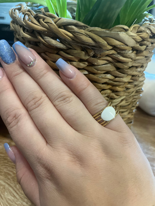 Bague ovale blanc