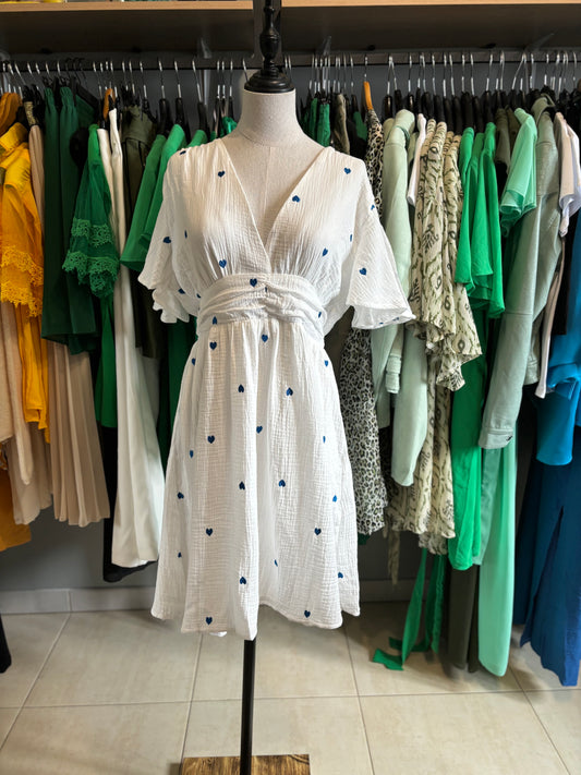 Robe blanche cœur bleu