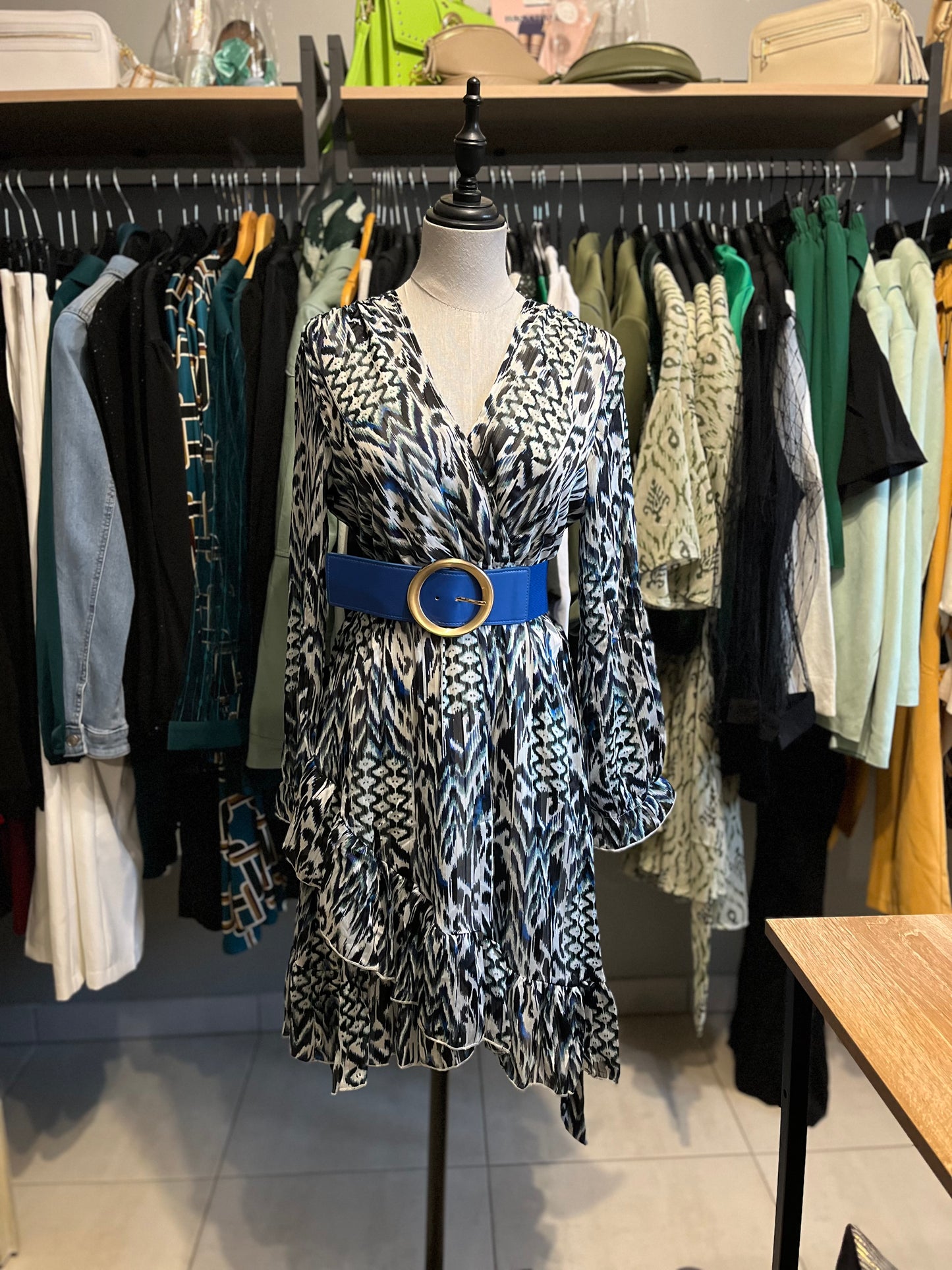 Robe détail bleu
