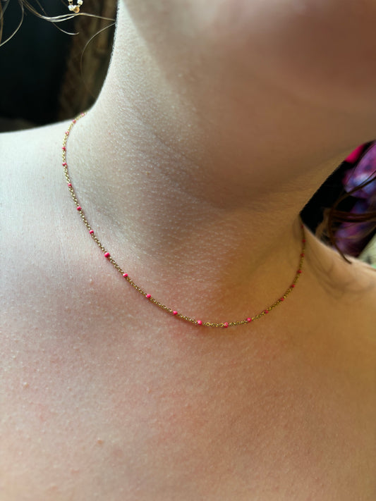 Collier rose fushia