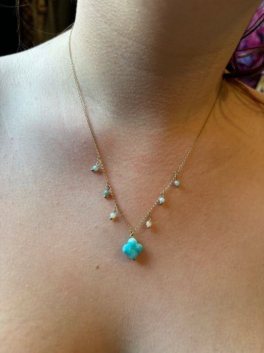 Collier bleu