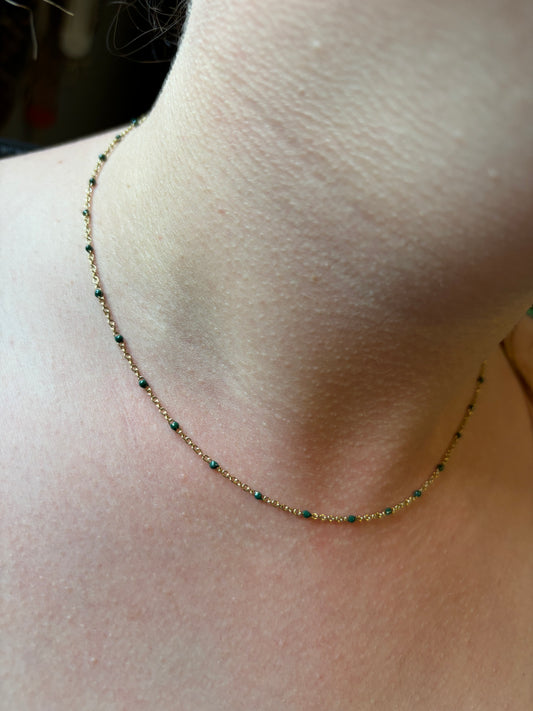 Collier vert foncé